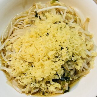 もやしとわかめと揚げ玉そうめん